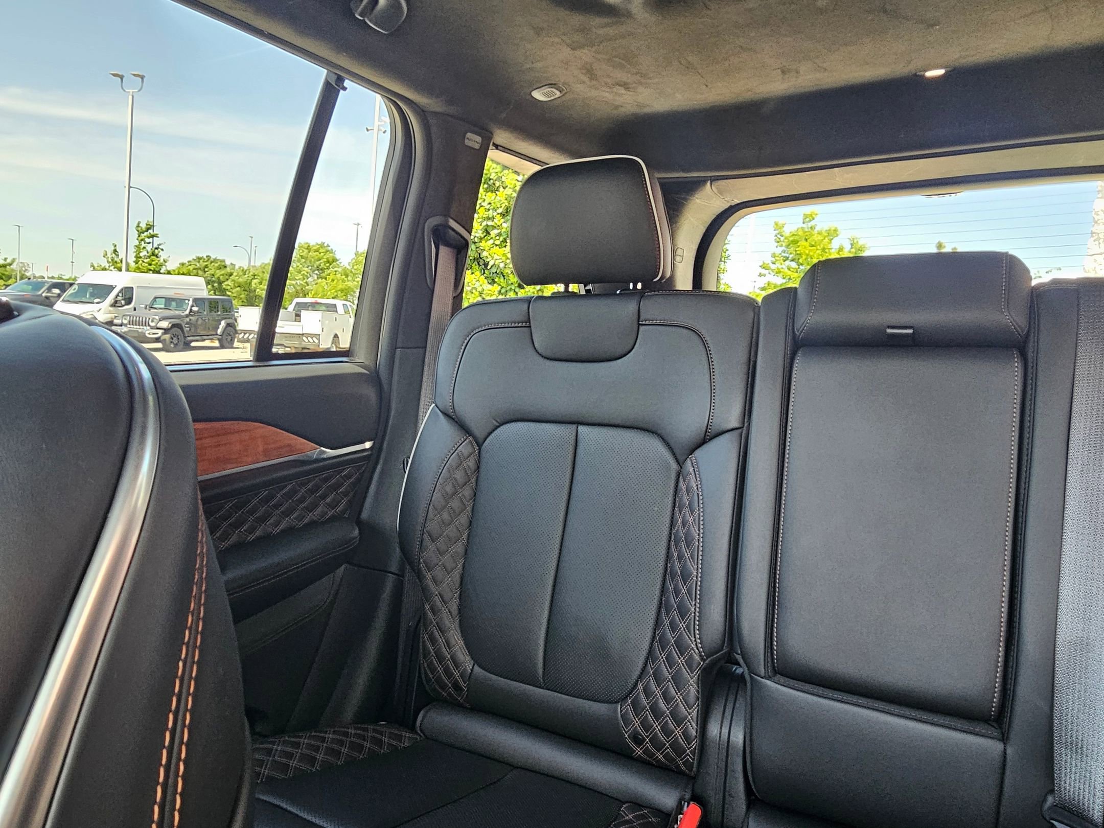 Used 2024 Jeep Grand Cherokee Summit AWD/4WD image 25