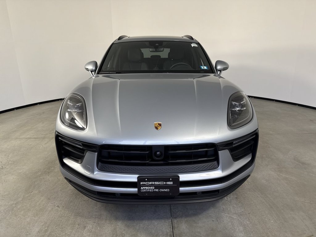 Certified 2025 Porsche Macan AWD/4WD image 10