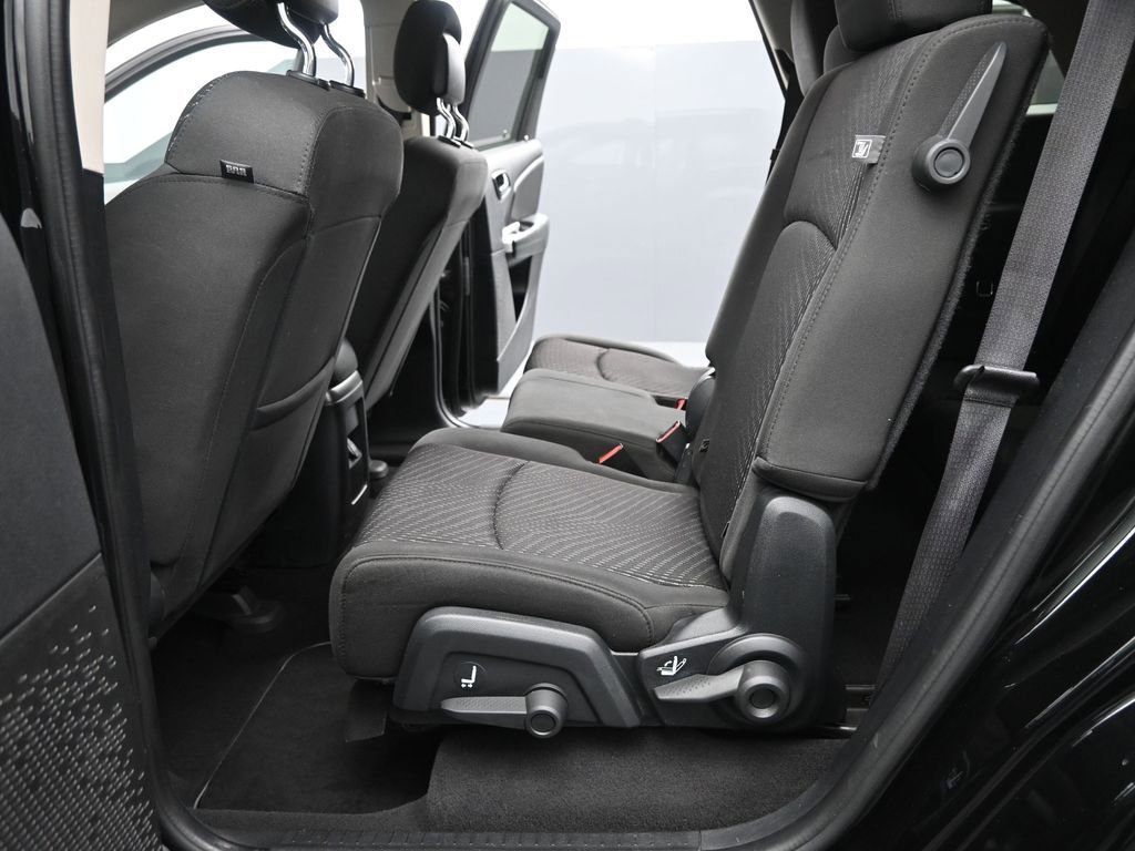 Used 2017 Dodge Journey SE w/ Flexible Seating Group image 13