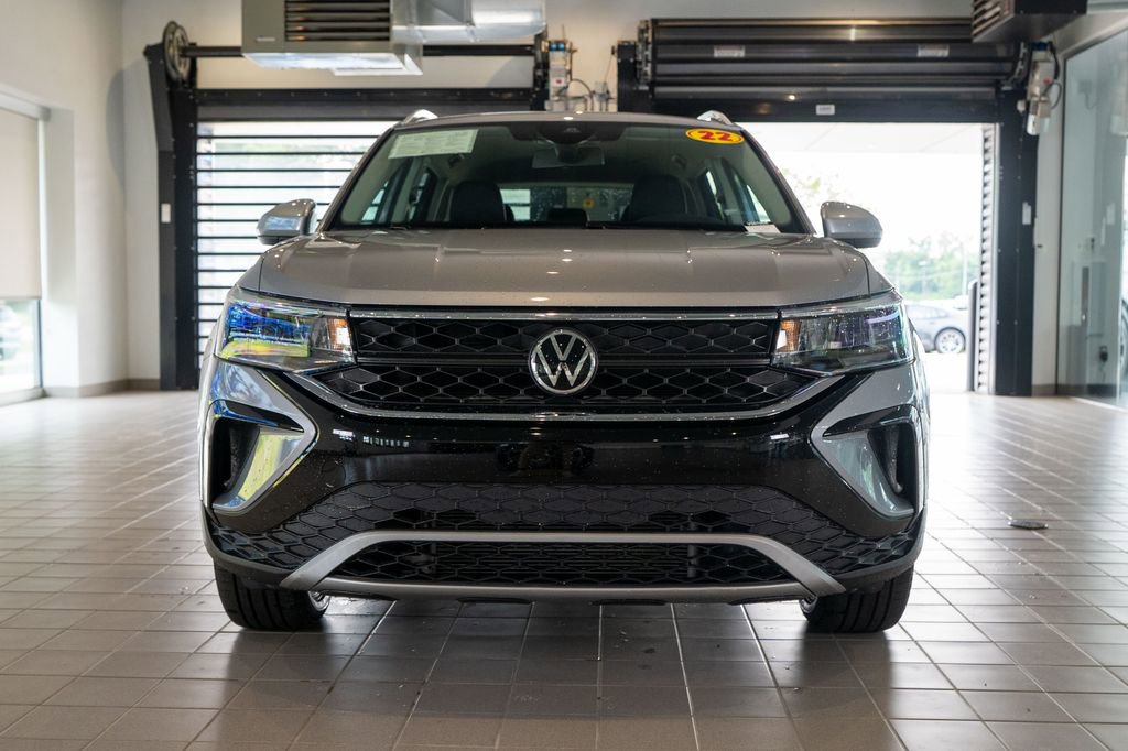 Used 2022 Volkswagen Taos SE image 3