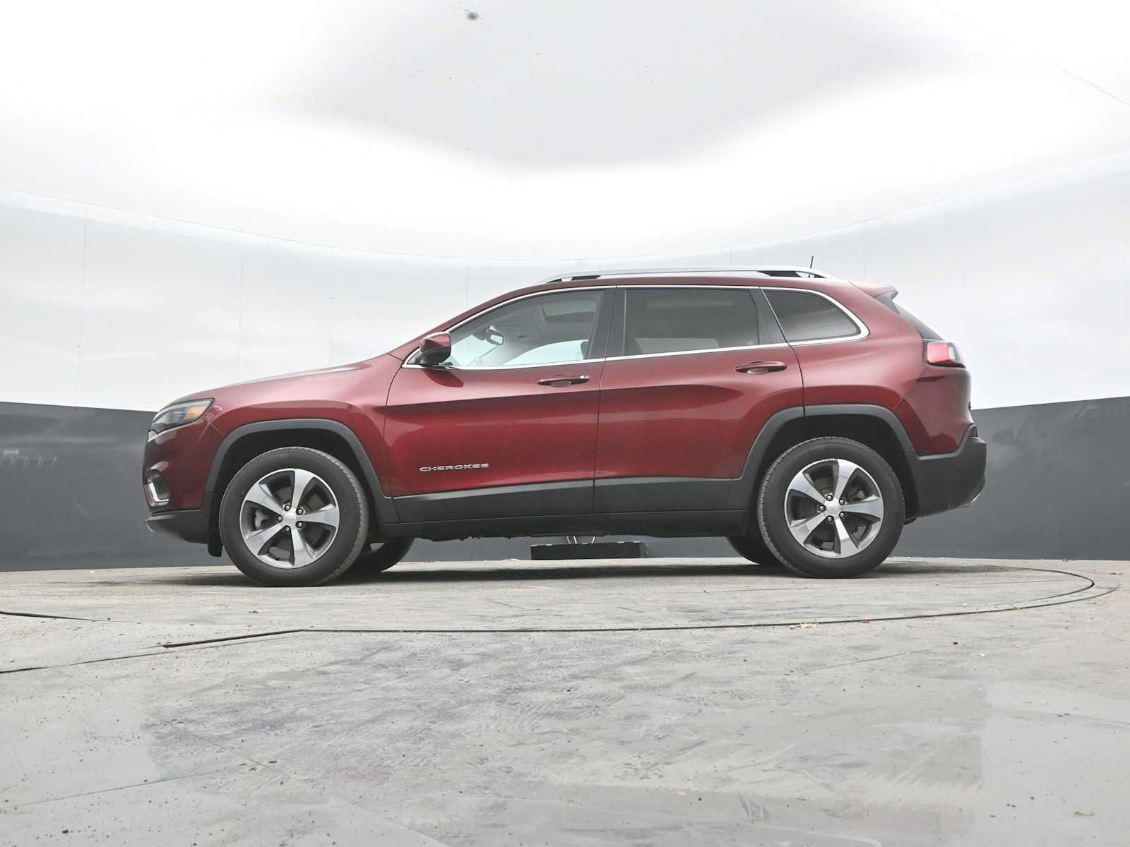 Used 2019 Jeep Cherokee Limited AWD/4WD image 25