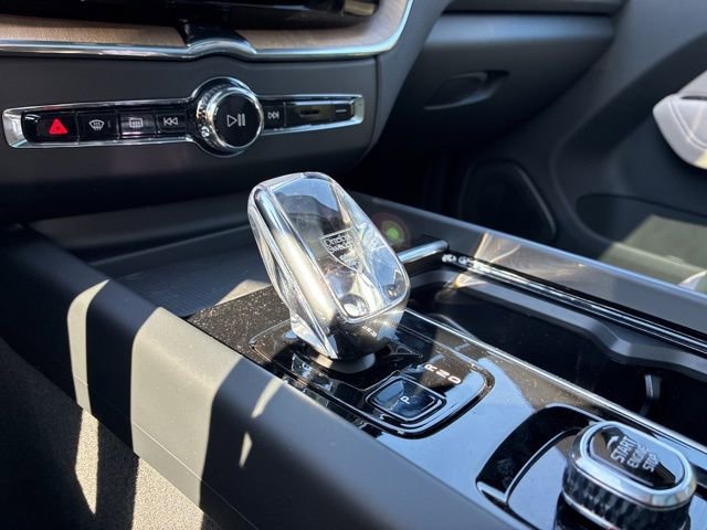 New 2026 Volvo XC60 B5 Plus w/ Protection Package Premier AWD/4WD image 31