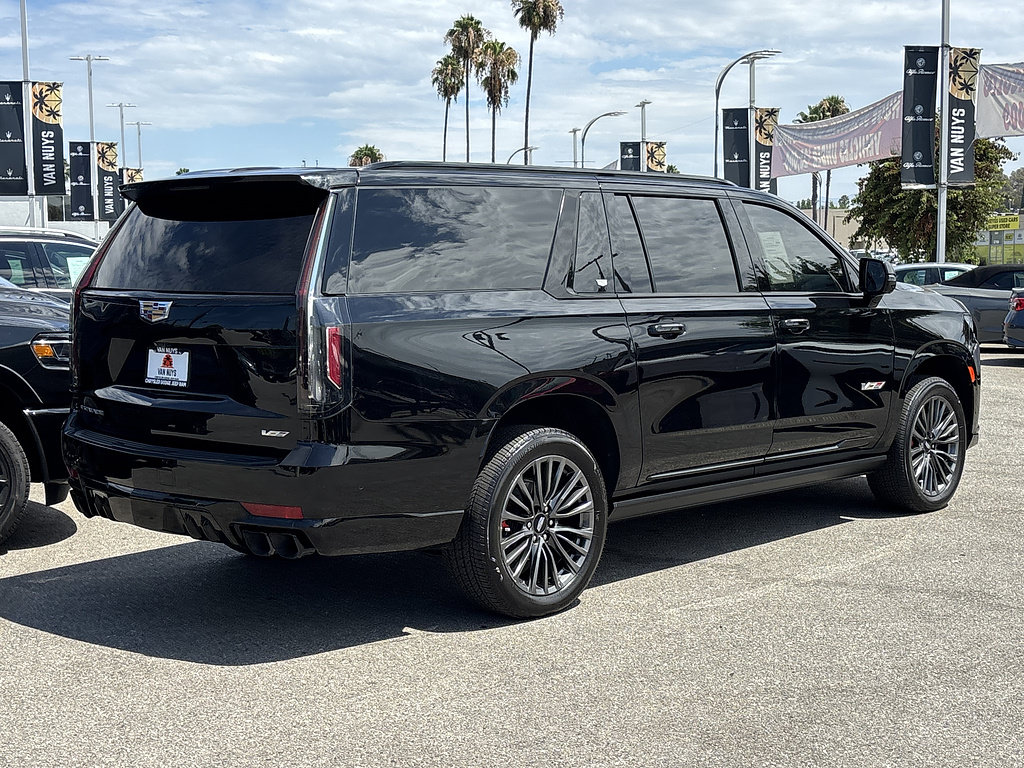 Used 2023 Cadillac Escalade ESV V w/ Heavy-Duty Trailer Package AWD/4WD image 3