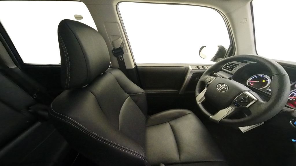 Used 2024 Toyota 4Runner Limited AWD/4WD image 32