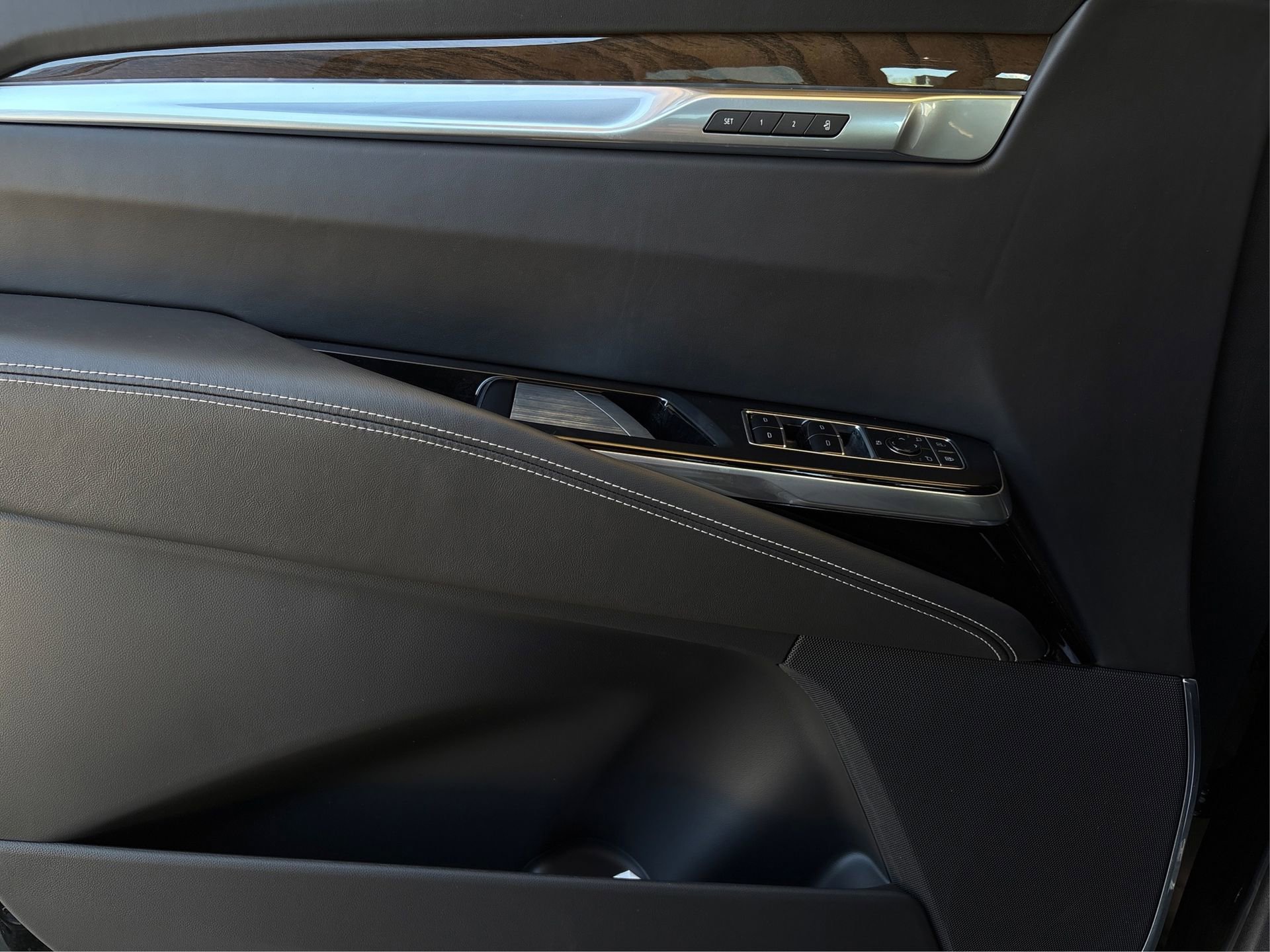 Used 2026 Cadillac Escalade Platinum Sport w/ LPO, ONYX Package image 20