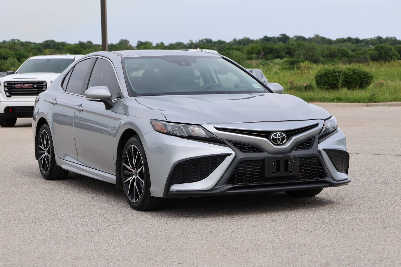 Used 2022 Toyota Camry SE AWD/4WD image 4