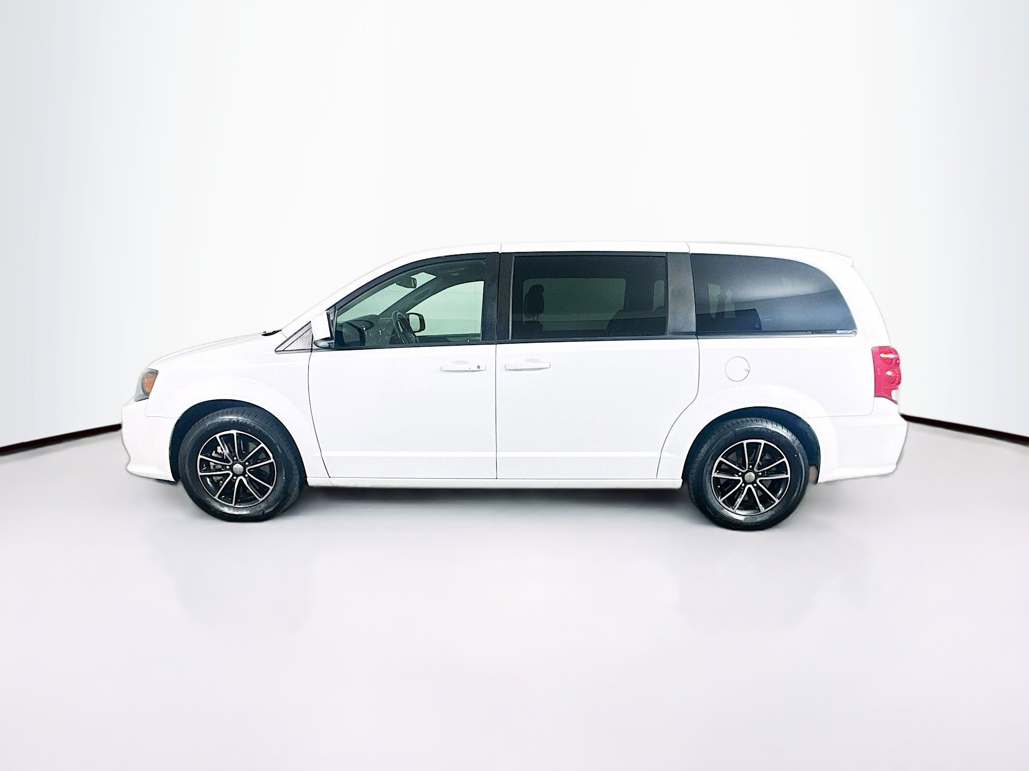 Used 2019 Dodge Grand Caravan GT image 4
