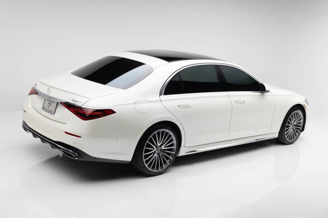 Used 2022 Mercedes-Benz S 500 4MATIC w/ AMG Line Package image 3
