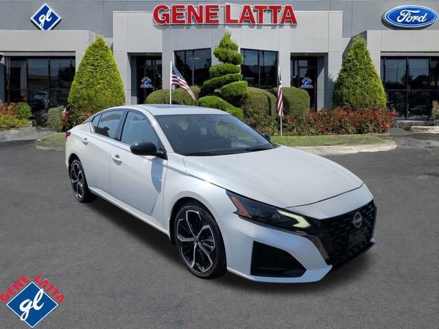 Used 2023 Nissan Altima 2.5 SR w/ SR Premium Package AWD/4WD image 1