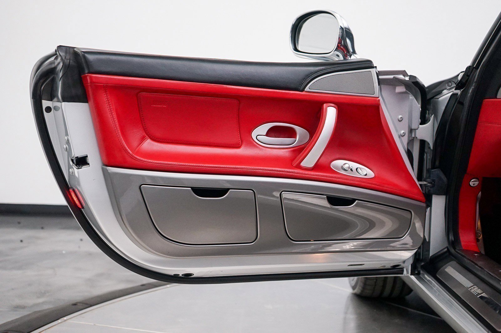 Used 2003 BMW Z8 RWD image 33