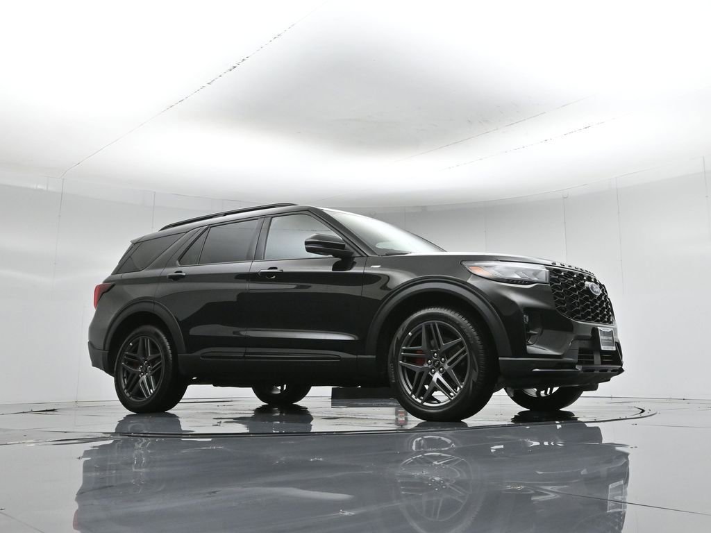 Used 2025 Ford Explorer ST-Line w/ ST-Line Street Pack image 4