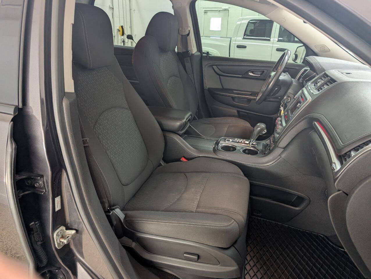 Used 2015 GMC Acadia SLE FWD image 22