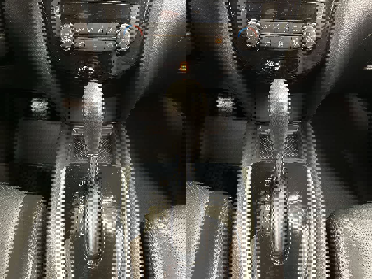 Used 2016 Nissan Rogue SL w/ SL Premium Package image 28