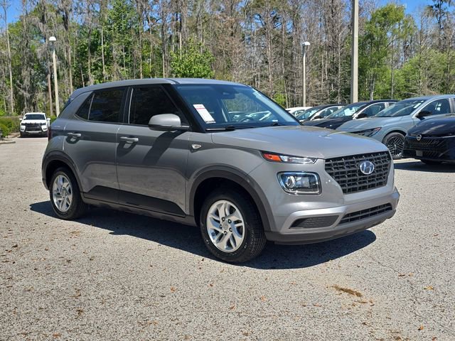 Used 2023 Hyundai Venue SE image 2
