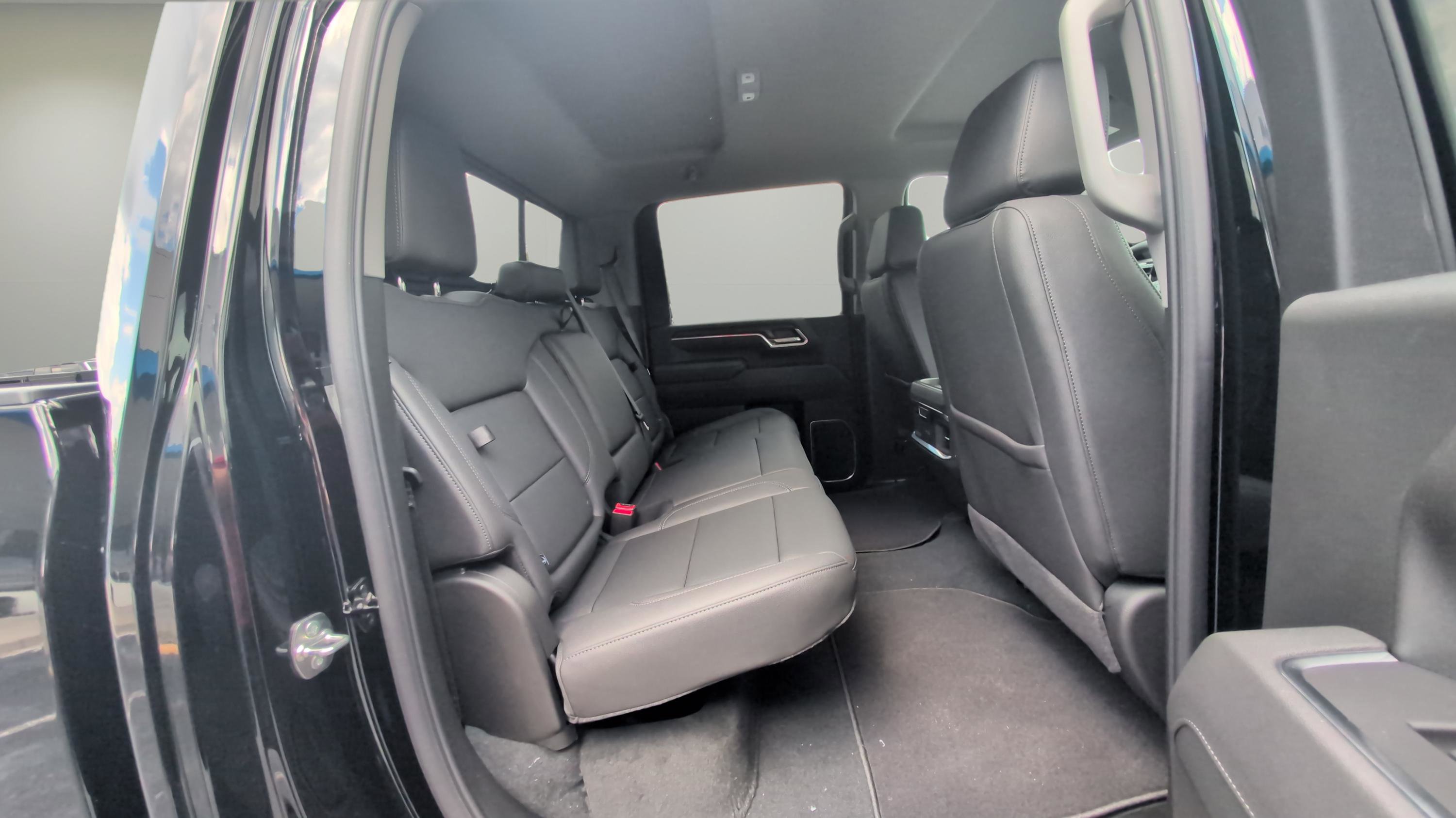 New 2025 GMC Sierra 2500 SLT w/ SLT Convenience Package image 17