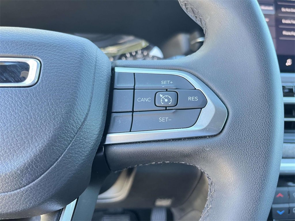 Used 2024 Jeep Compass Latitude image 17