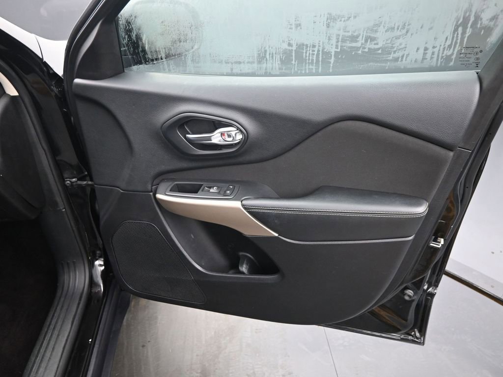 Used 2017 Jeep Cherokee Altitude image 20