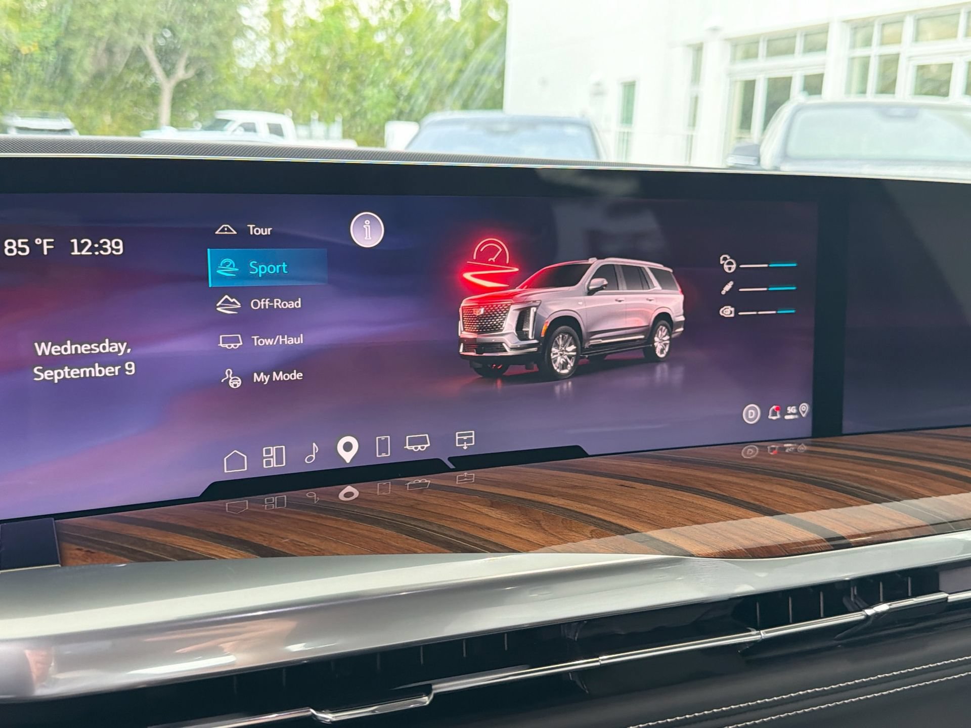 Used 2025 Cadillac Escalade Sport Platinum AWD/4WD image 30