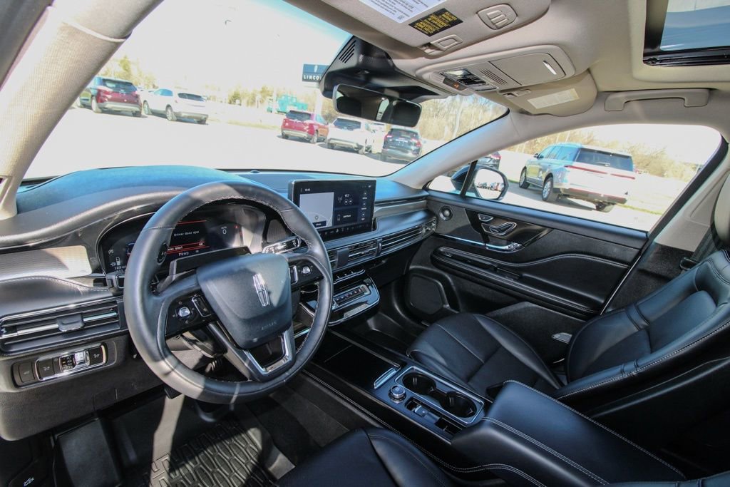 Used 2025 Lincoln Corsair Reserve w/ Equipment Group 202A AWD/4WD image 17