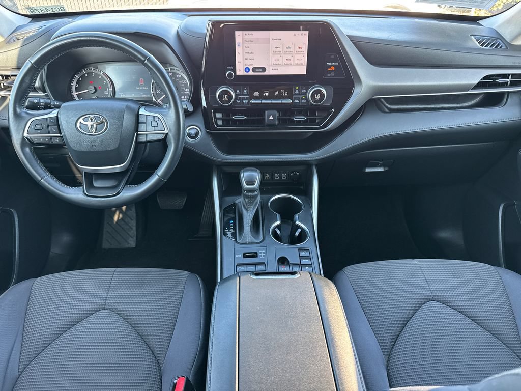 Used 2023 Toyota Highlander LE AWD/4WD image 20