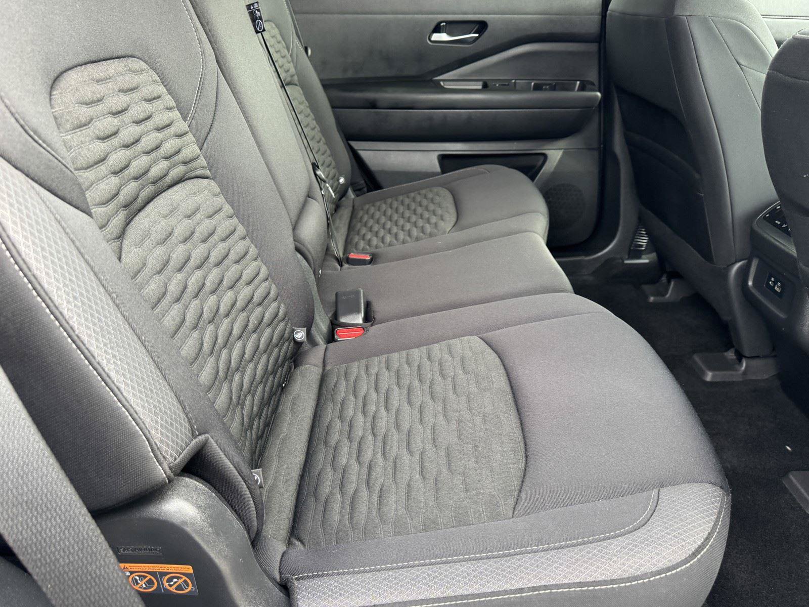 Used 2022 Nissan Pathfinder SV FWD image 12