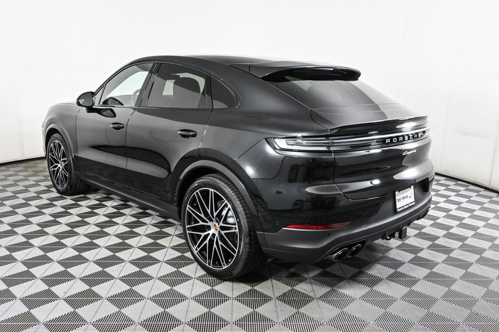 Certified 2025 Porsche Cayenne Coupe image 3