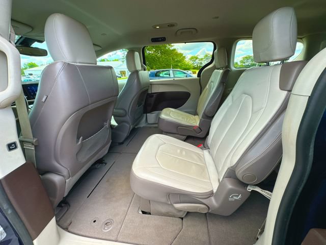 Used 2017 Chrysler Pacifica Touring-L FWD image 20