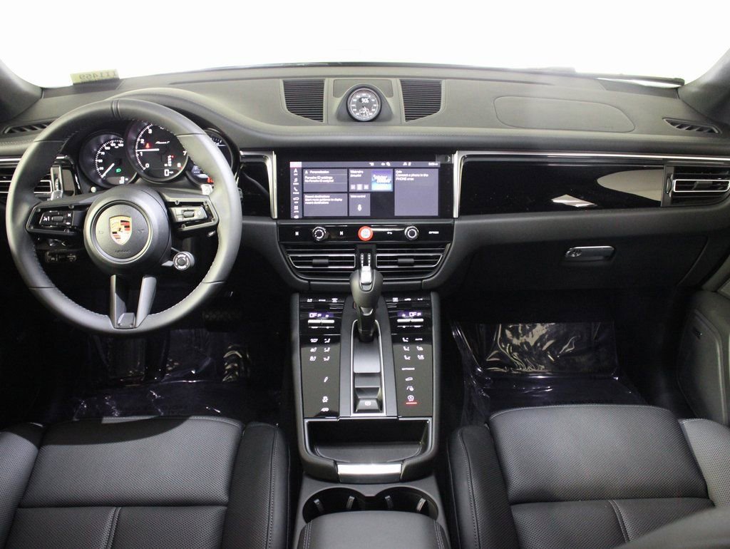 Certified 2025 Porsche Macan Turbo image 21