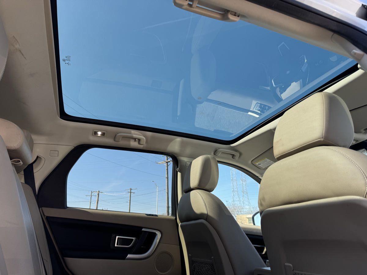 Used 2018 Land Rover Discovery Sport HSE image 38