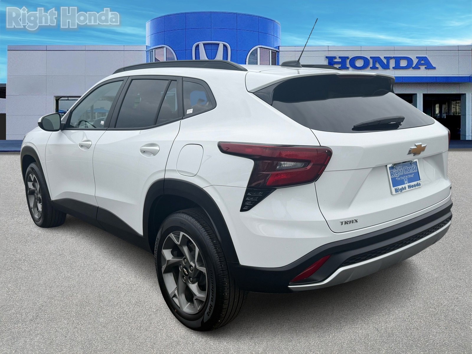 Used 2025 Chevrolet Trax LT image 4