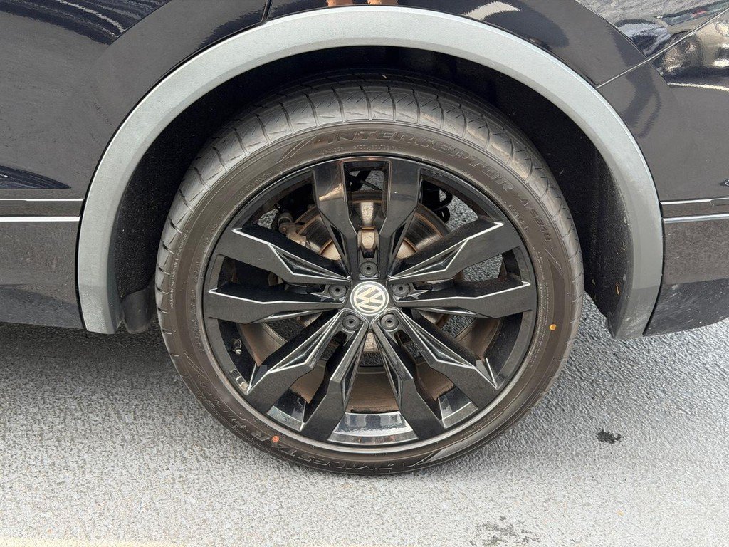 Used 2020 Volkswagen Tiguan SE R-Line FWD image 7