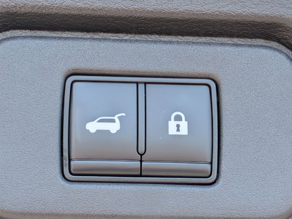 Used 2021 Nissan Rogue Platinum FWD image 25