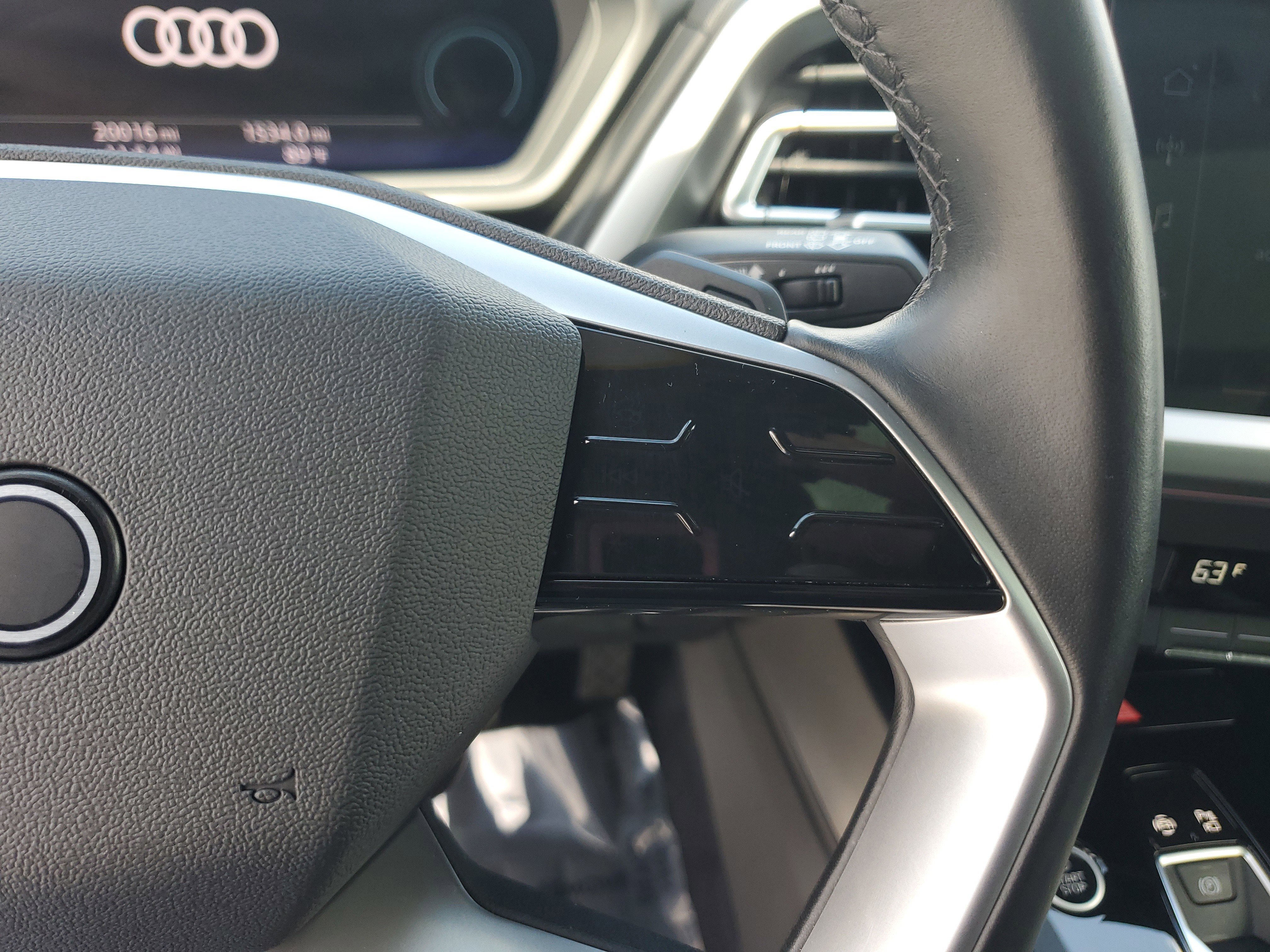 Used 2024 Audi Q4 e-tron Premium Plus w/ Premium Plus AWD/4WD image 29