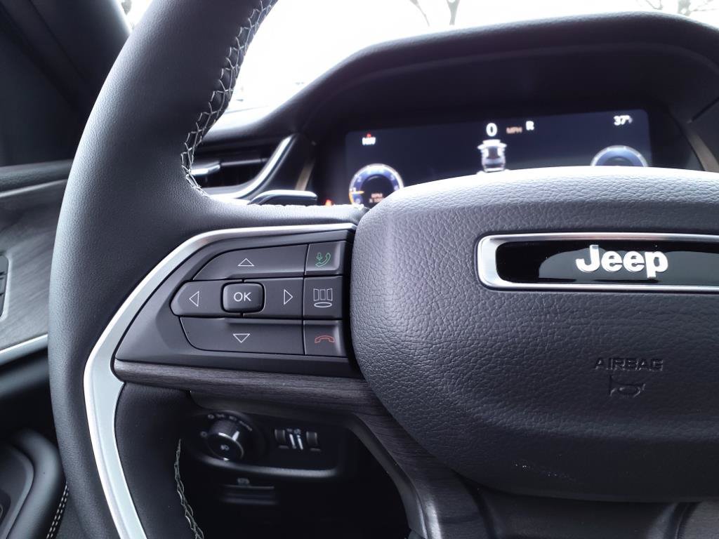 Certified 2025 Jeep Grand Cherokee Limited w/ Luxury Tech Group II AWD/4WD image 19
