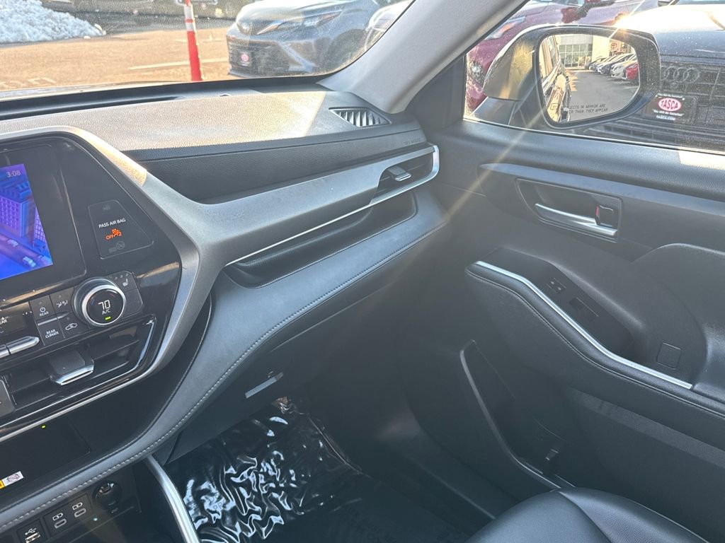Used 2024 Toyota Highlander XLE image 31