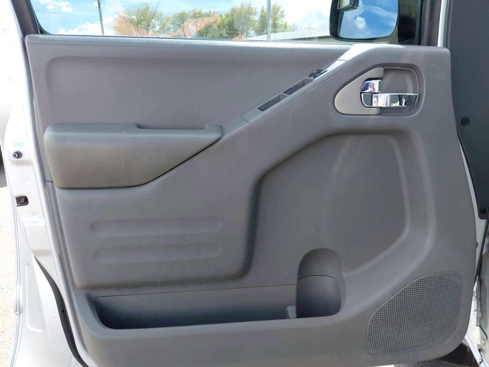 Used 2018 Nissan Frontier SV image 16