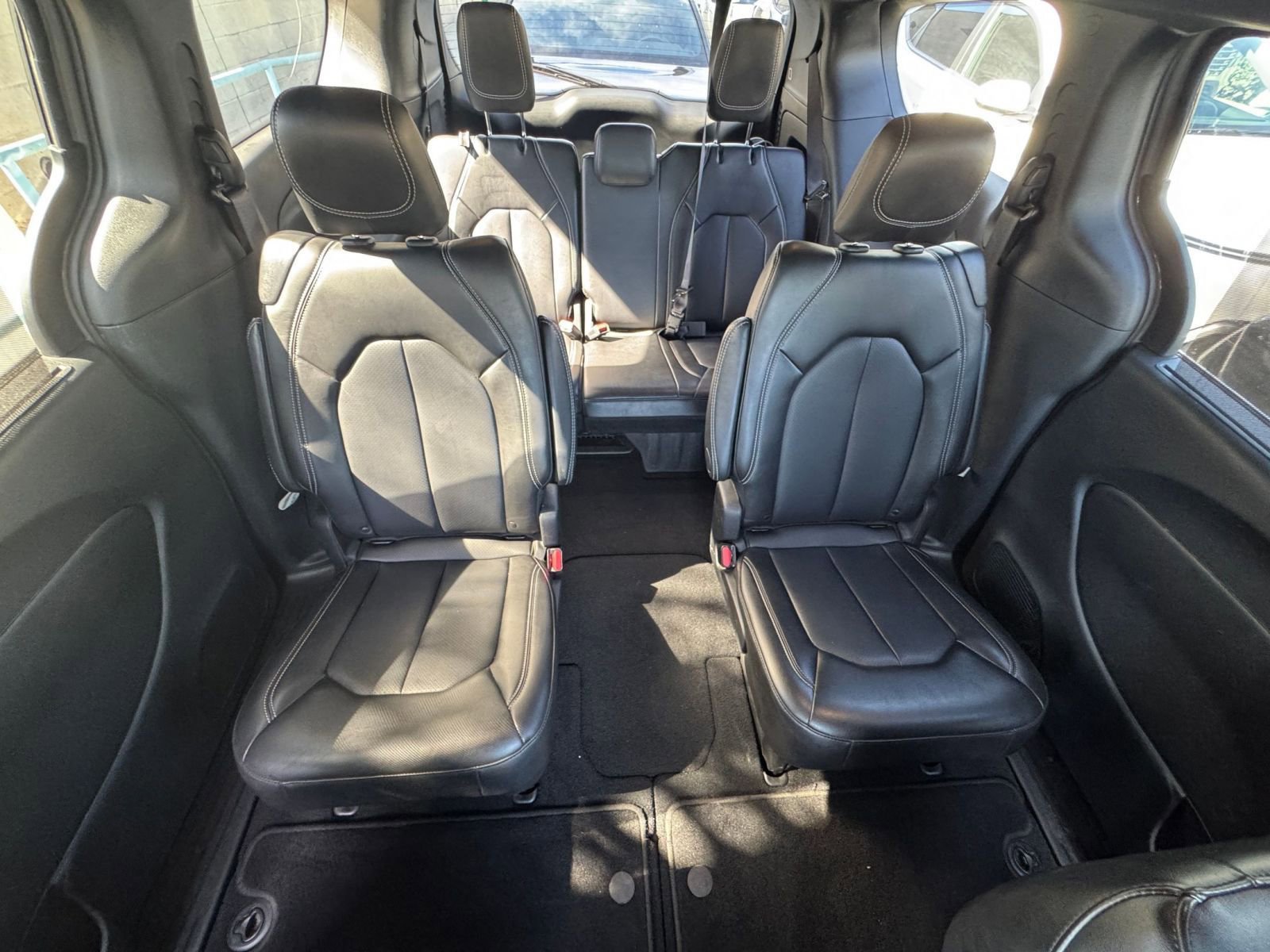 Used 2025 Chrysler Pacifica Select image 40