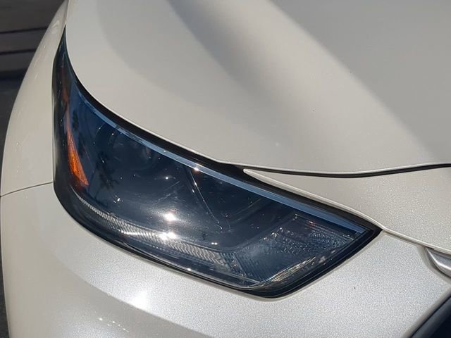 Used 2021 Toyota Highlander L image 10