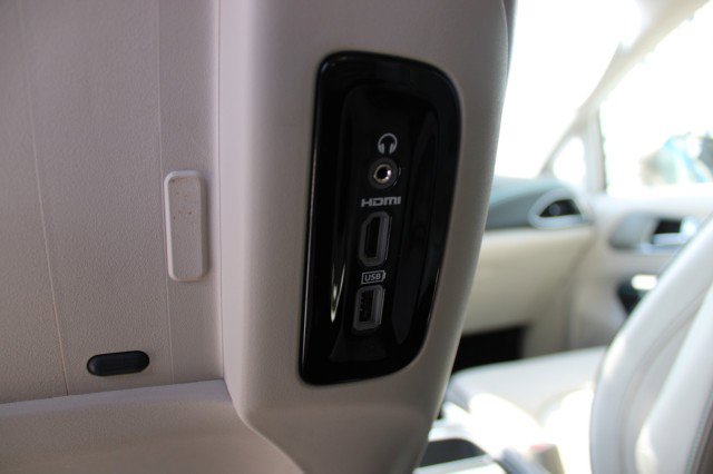 Used 2017 Chrysler Pacifica Platinum FWD image 31