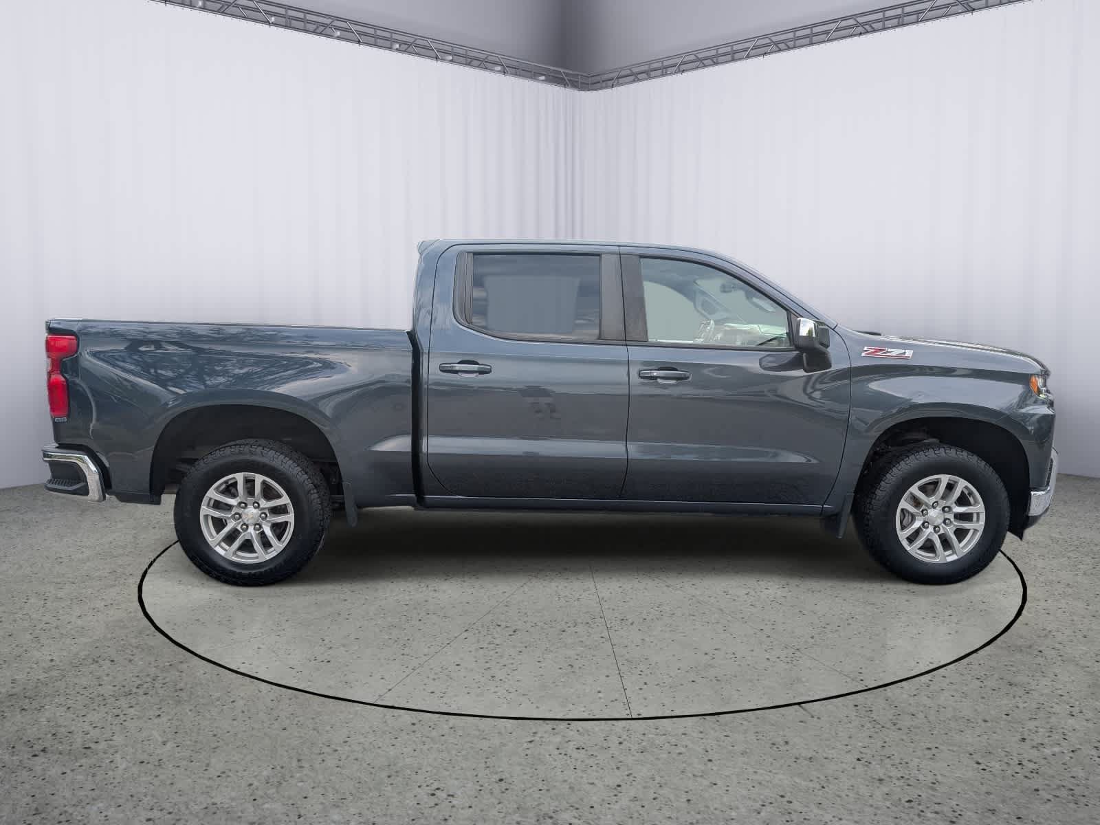 Certified 2022 Chevrolet Silverado 1500 LT AWD/4WD image 2