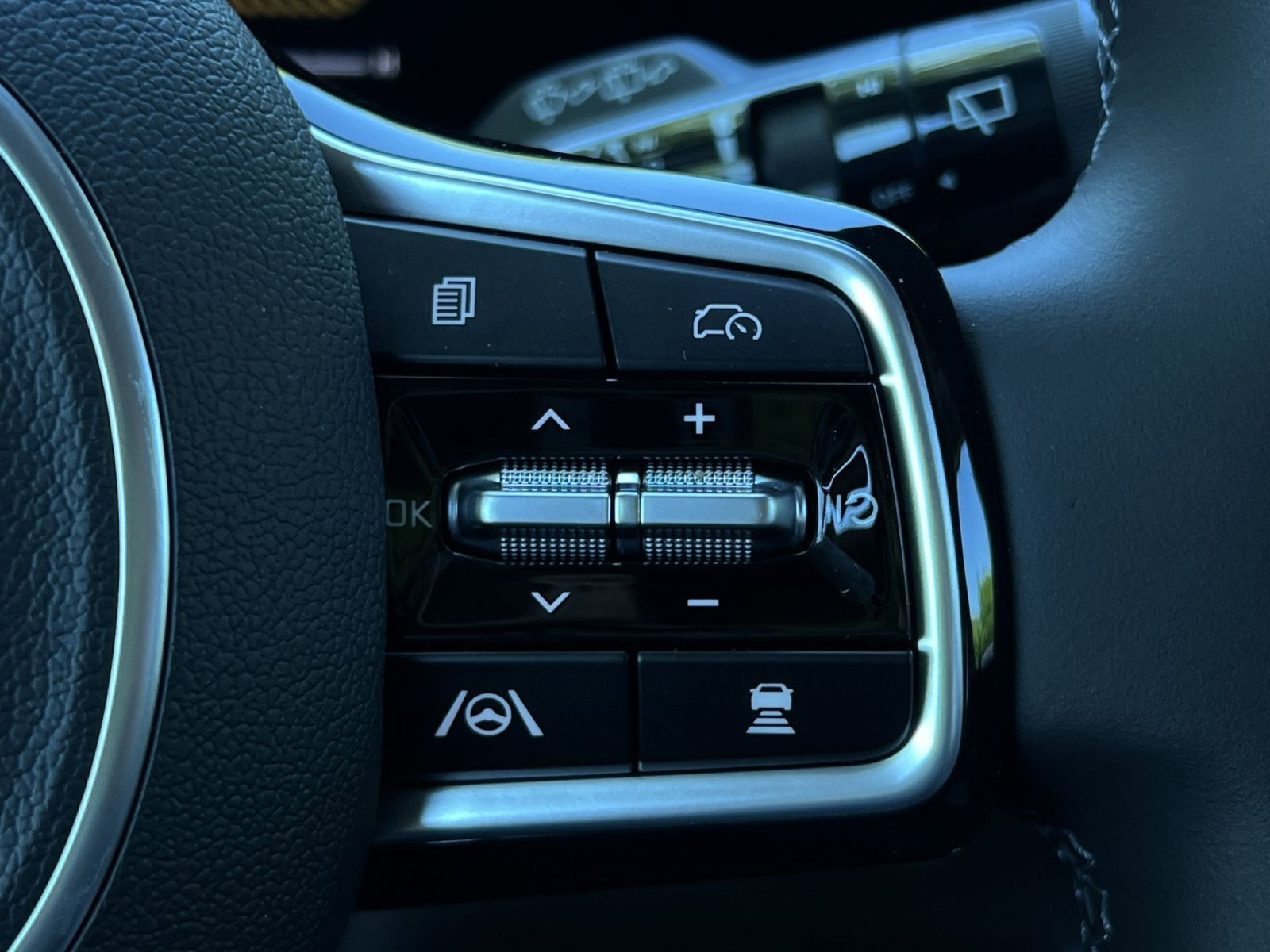 New 2026 Kia Carnival EX FWD image 38
