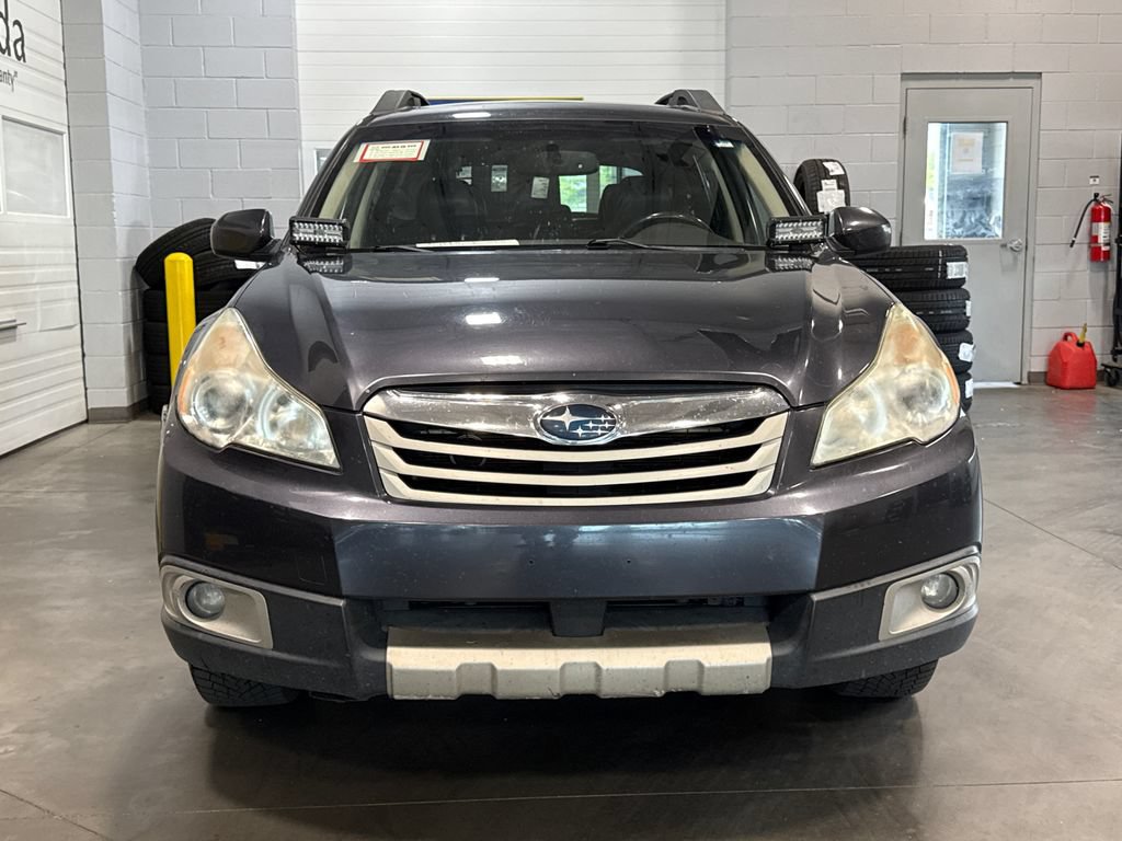 Used 2012 Subaru Outback 3.6R Limited w/ Moonroof Pkg AWD/4WD image 2