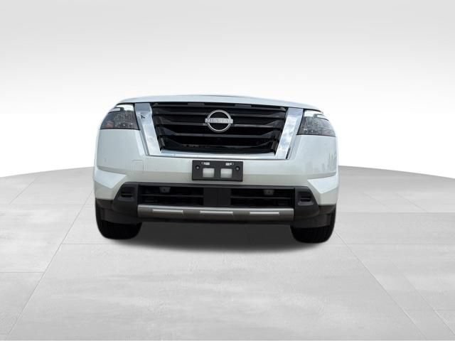 Used 2025 Nissan Pathfinder Platinum w/ Cargo Package AWD/4WD image 4