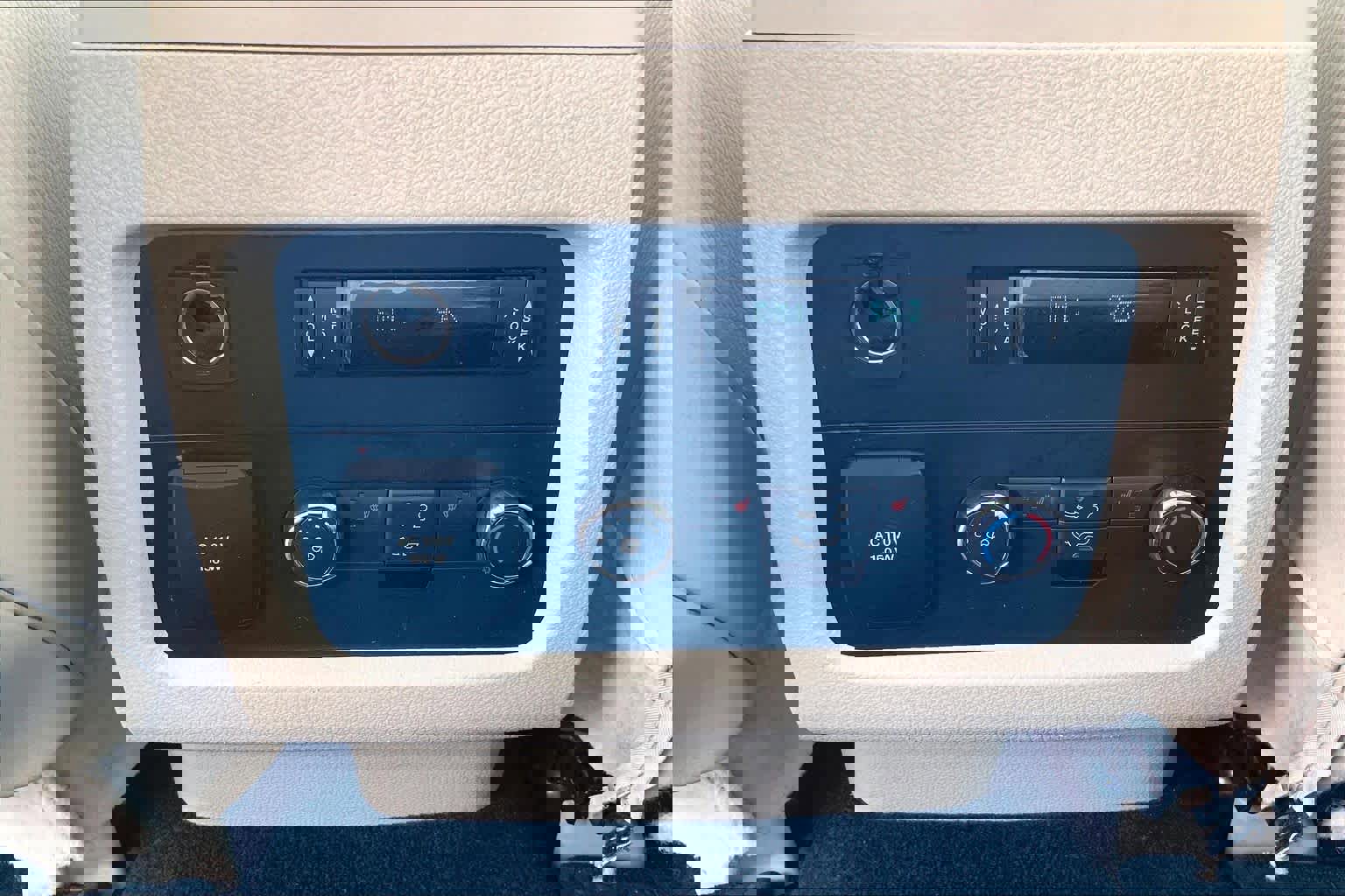 Used 2017 Ford Expedition Limited w/ Equipment Group 301A image 30