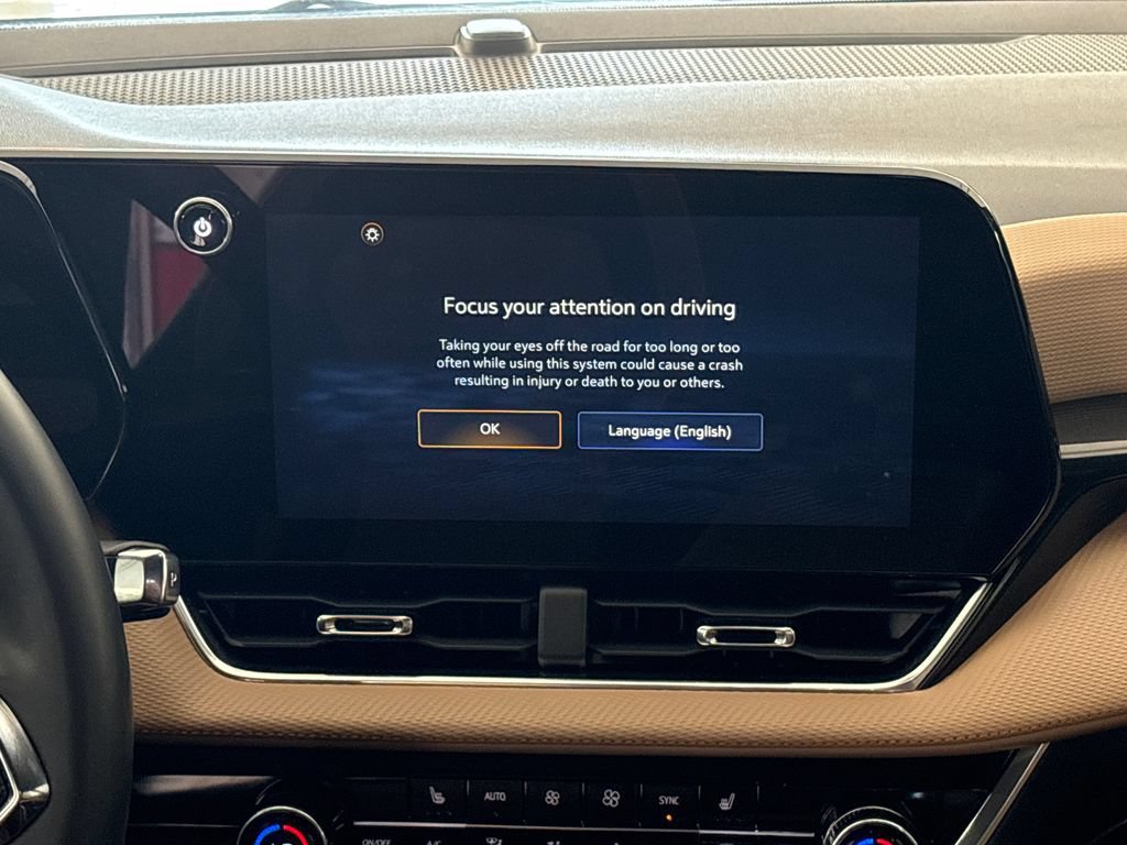 Used 2025 Chevrolet Equinox ACTIV w/ Safety and Technology Package AWD/4WD image 35