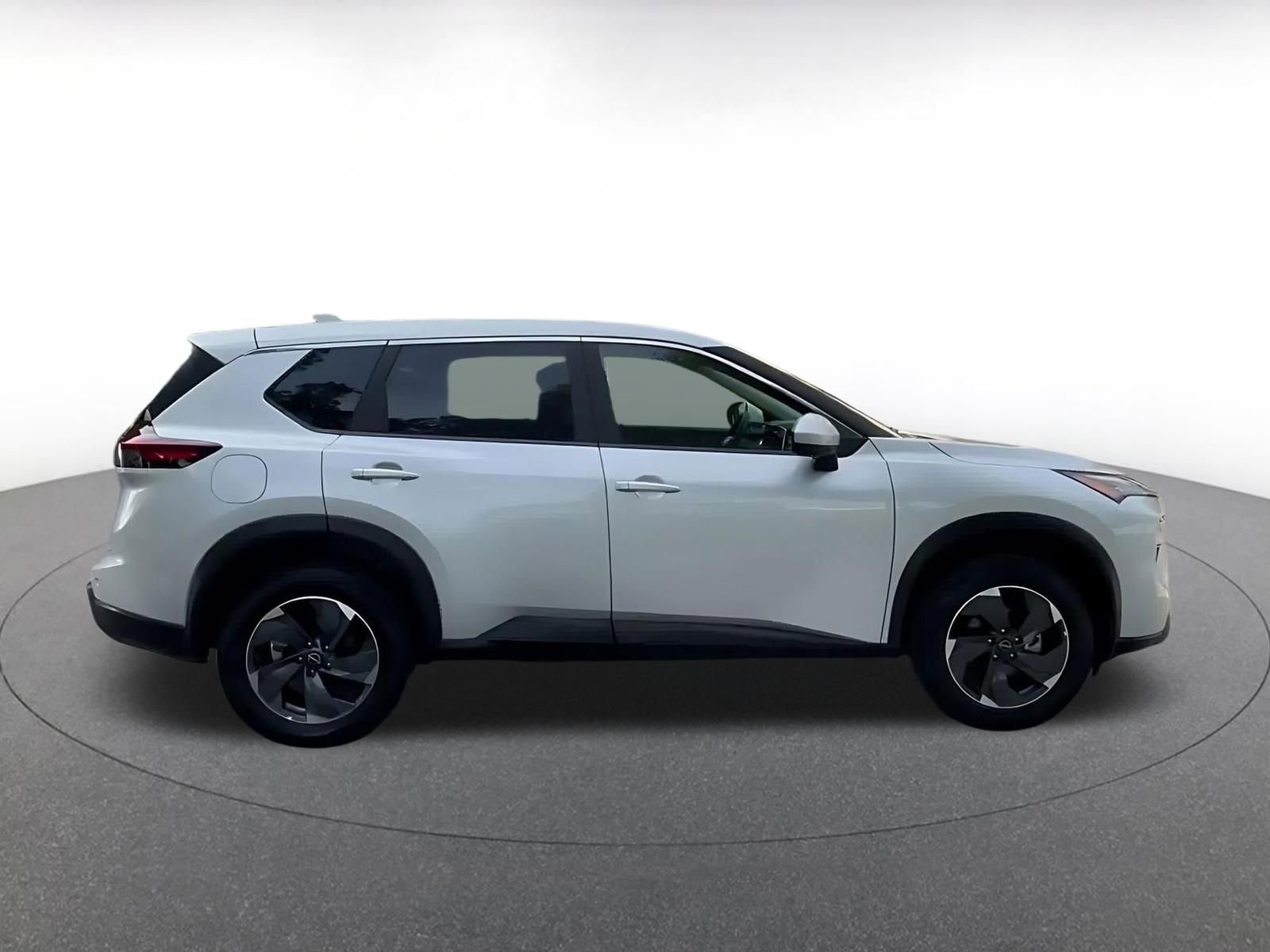 Used 2025 Nissan Rogue SV FWD image 16