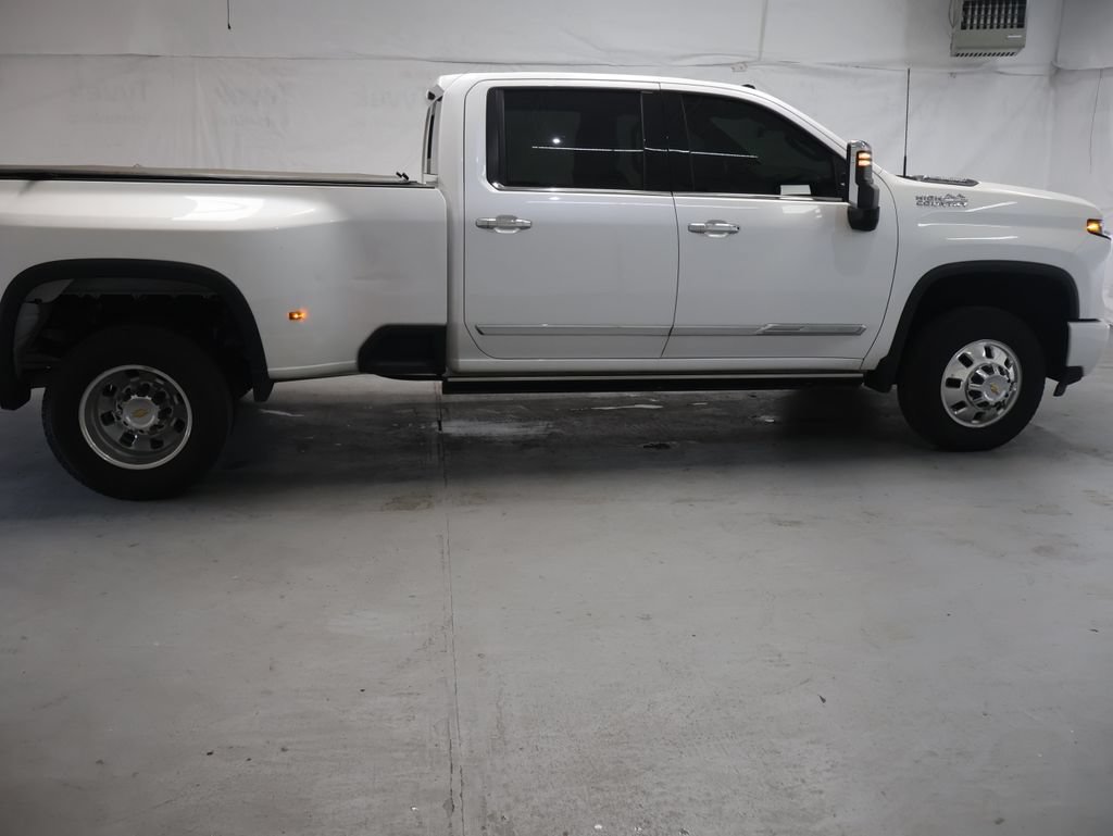 Used 2024 Chevrolet Silverado 3500 High Country w/ High Country Premium Package AWD/4WD image 8