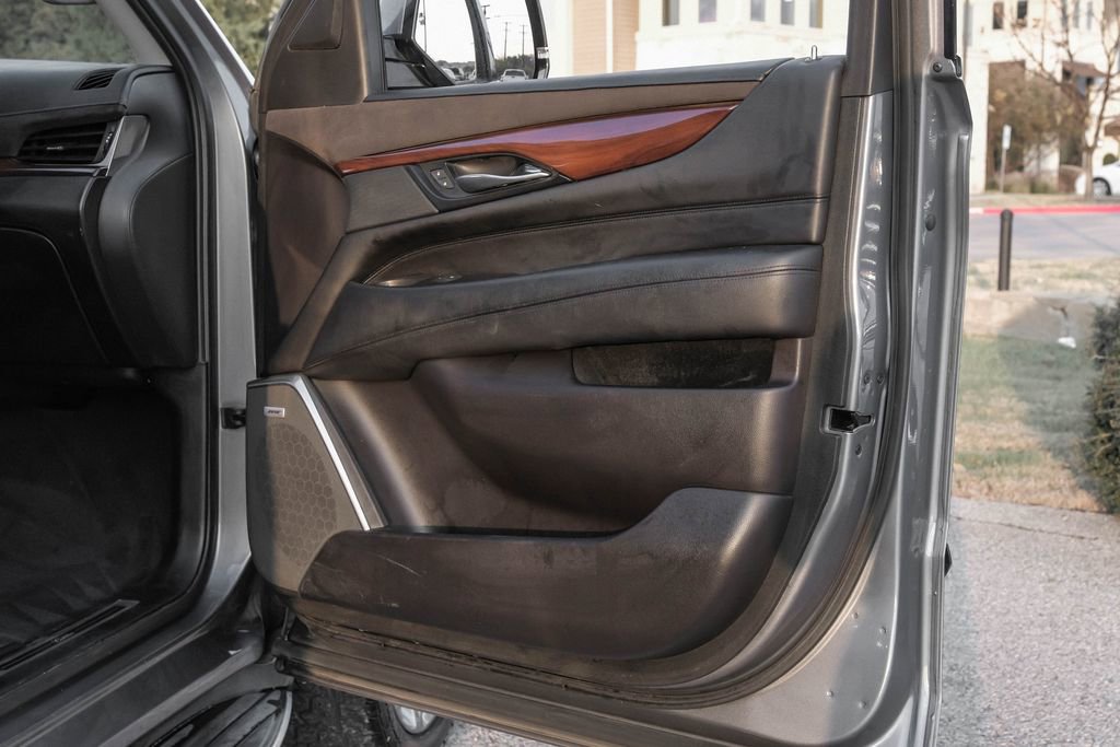 Used 2020 Cadillac Escalade ESV Luxury w/ Escalade Sport Edition image 50