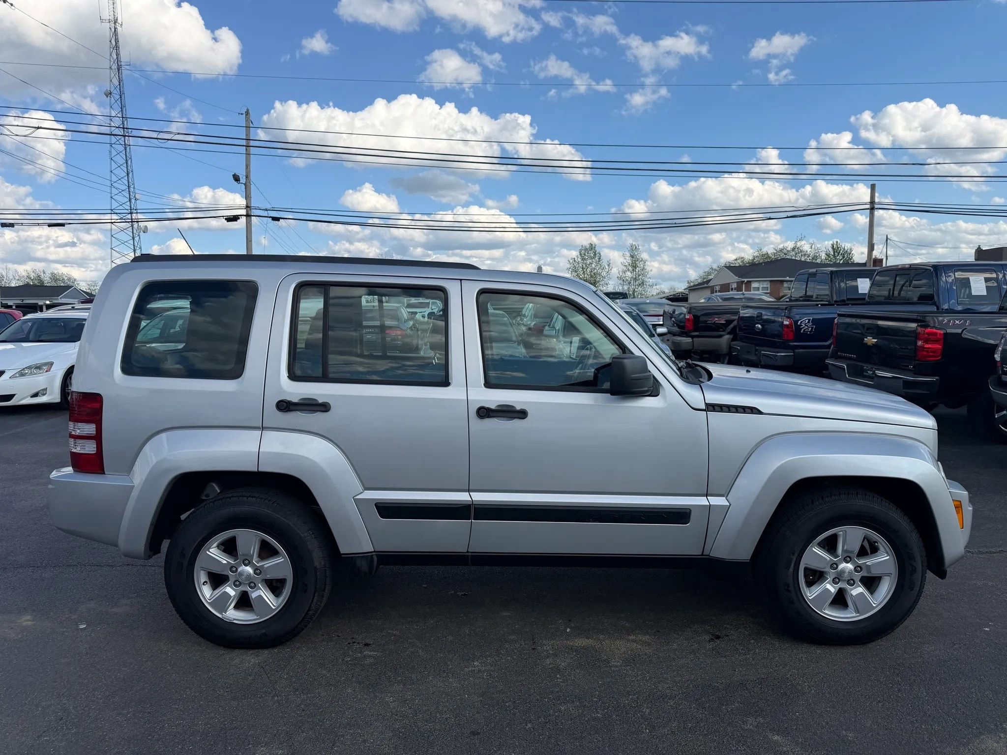 Used 2011 Jeep Liberty Sport AWD/4WD image 2
