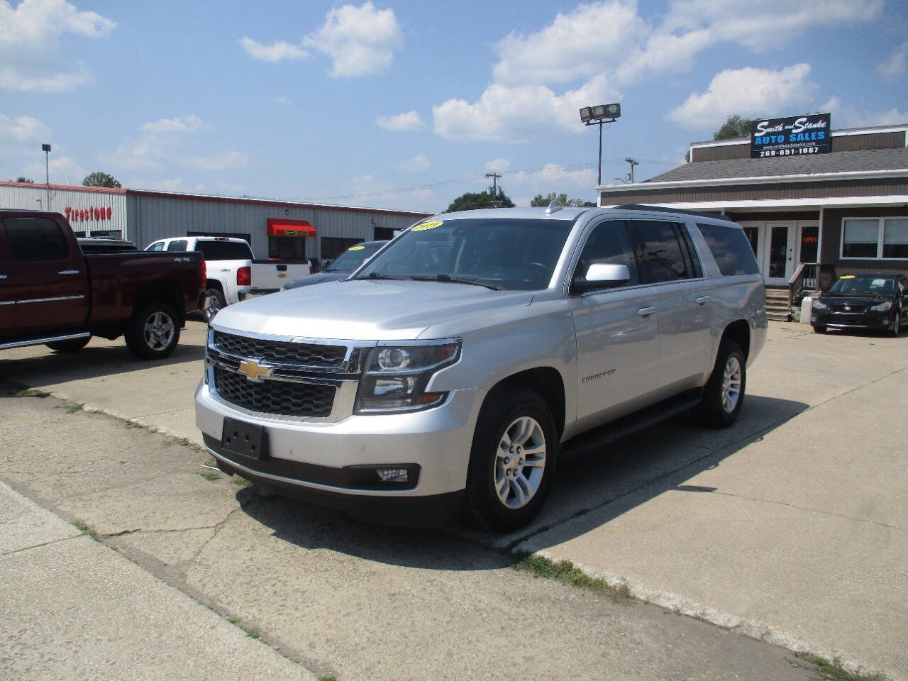 Used 2019 Chevrolet Suburban LT image 2